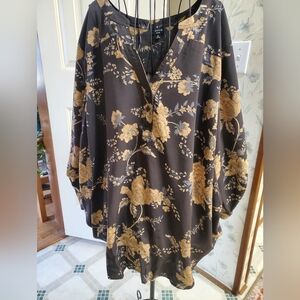 Torrid Black and Tan Floral Tunic. Please See TORRID sizes. This Is Not Reg 6.